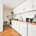 Lovely 2-Bed, Sleeps 6, Near Stratford Station & Abba Voyage,