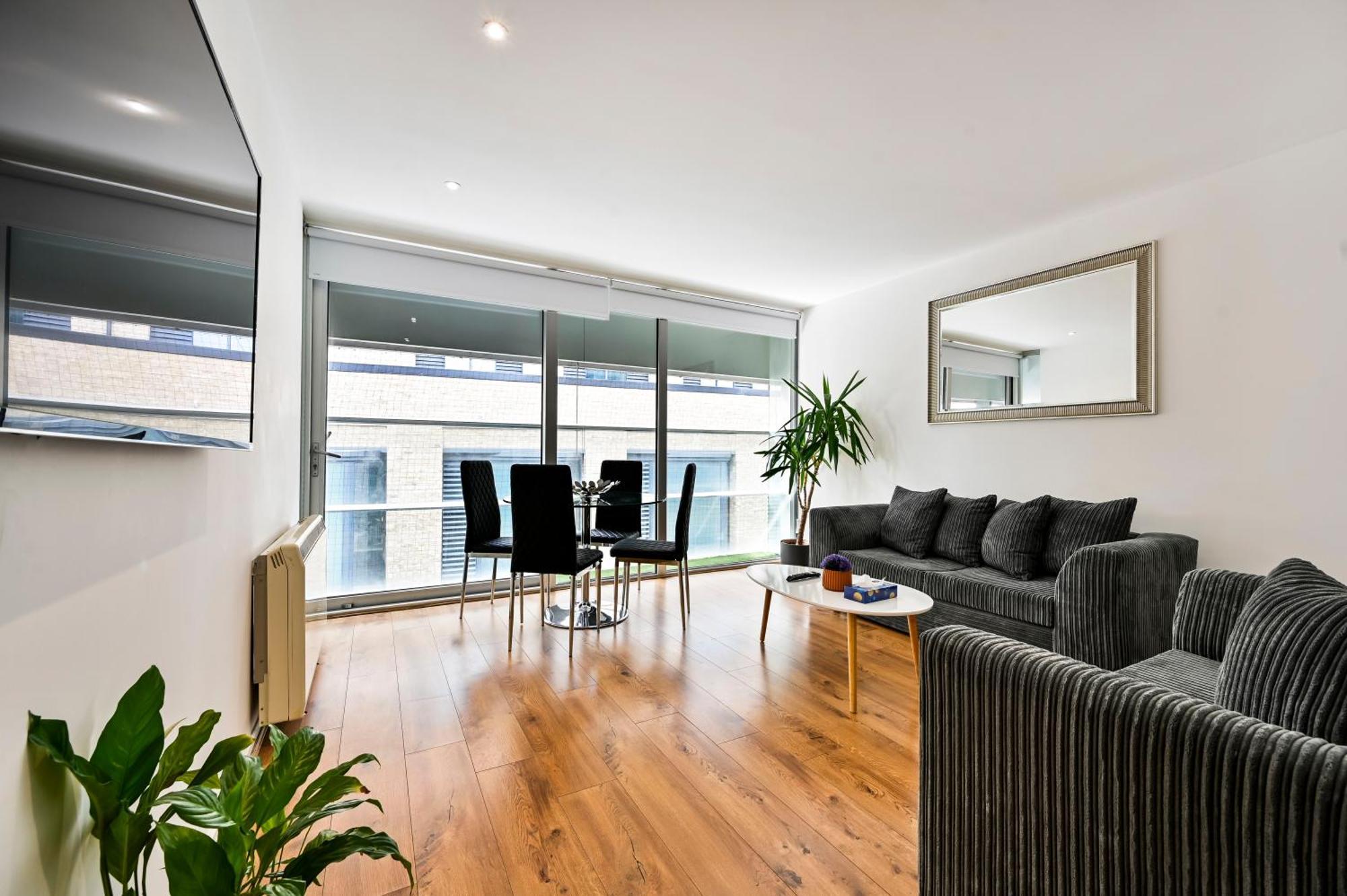 Lovely 2-bed, Sleeps 6, Near Stratford Station & Abba Voyage, Apartamento Londres