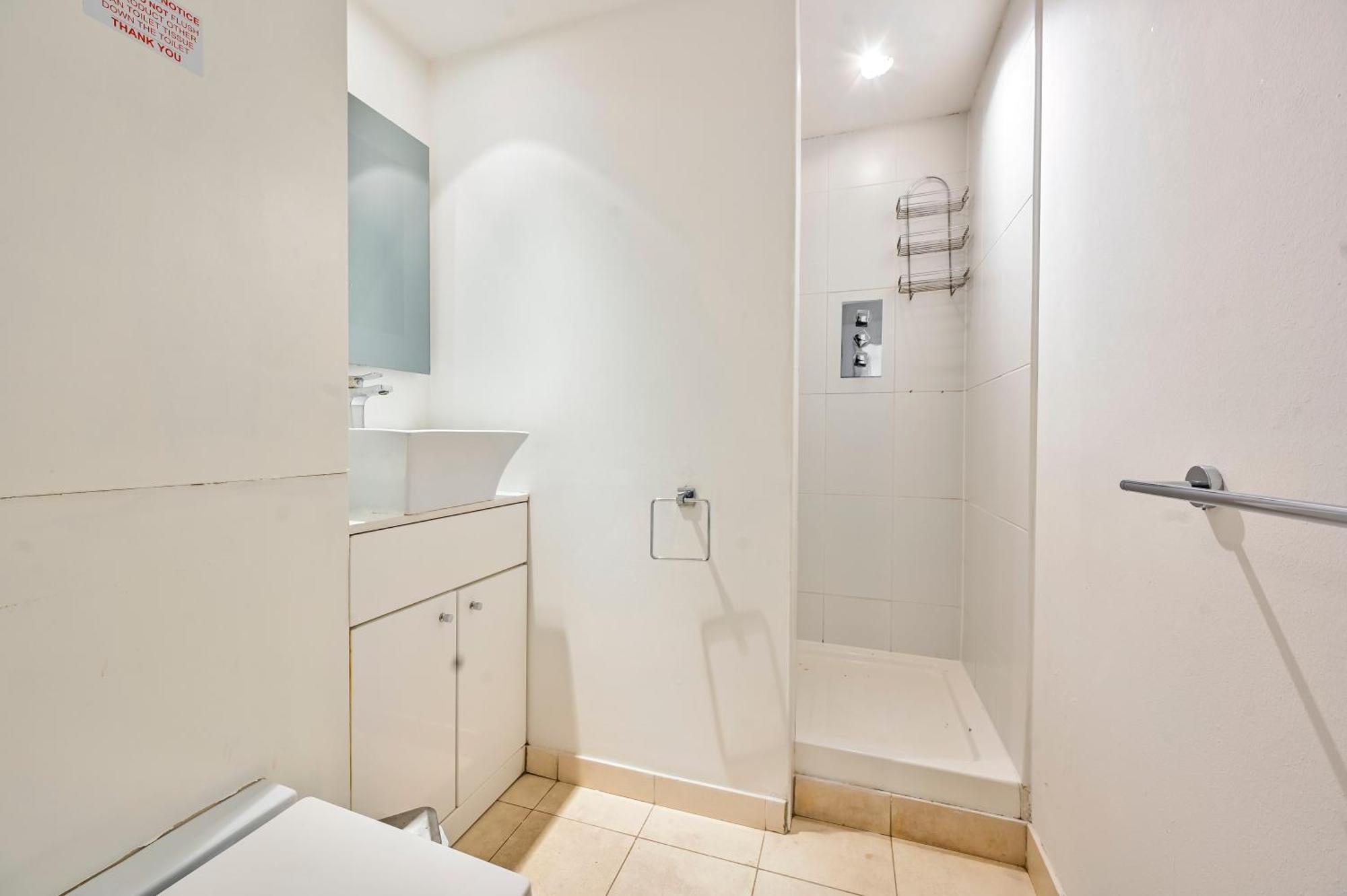 Lovely 2-bed, Sleeps 6, Near Stratford Station & Abba Voyage, Apartamento *
