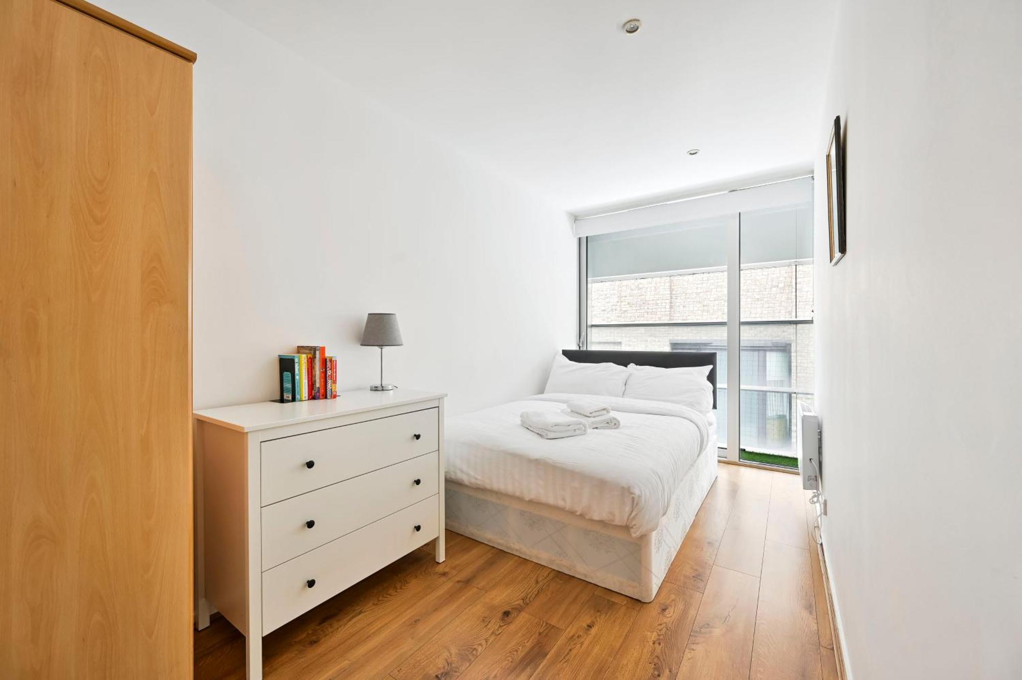 Lovely 2-bed, Sleeps 6, Near Stratford Station & Abba Voyage, Apartamento *