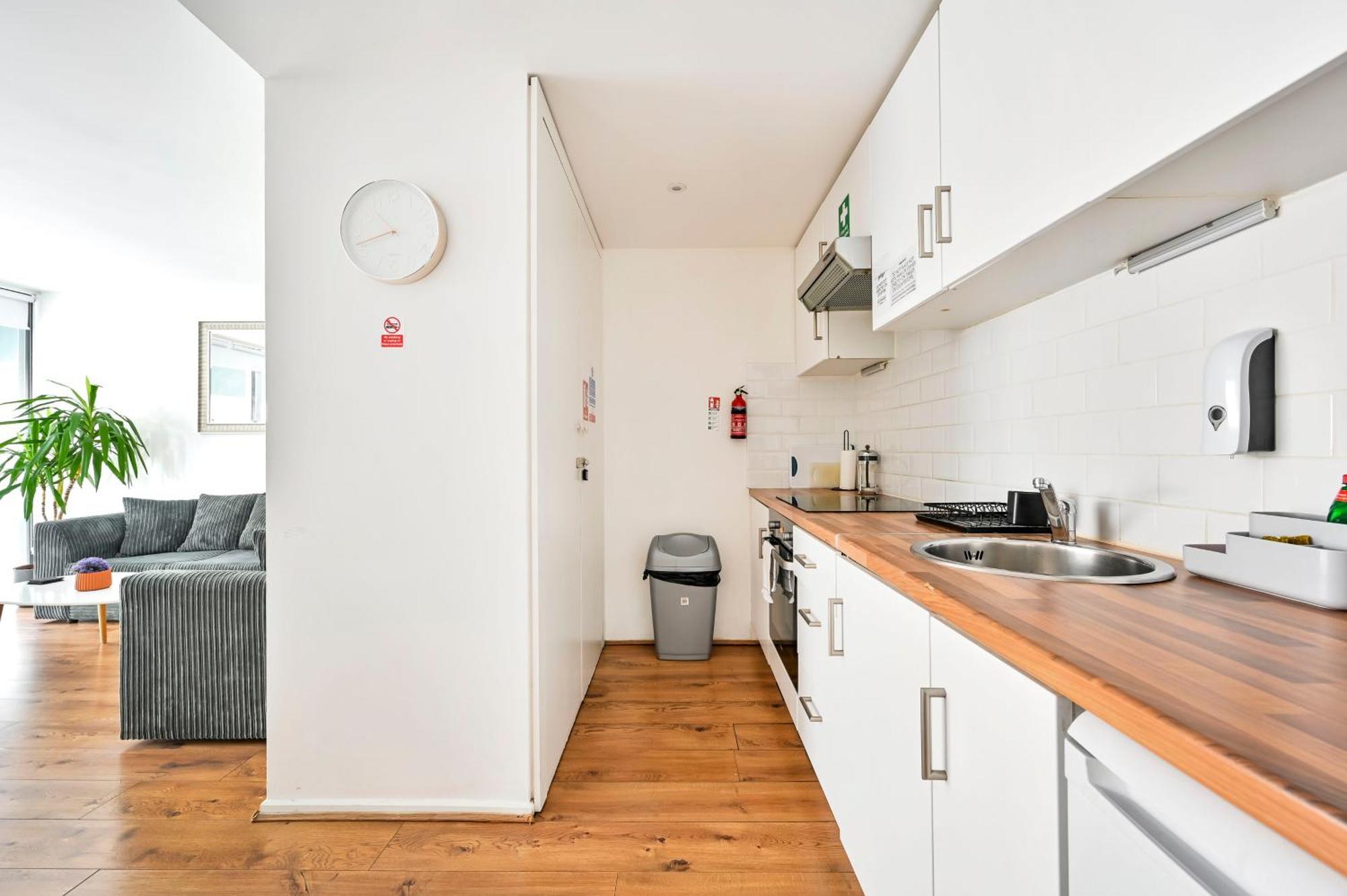 Lovely 2-bed, Sleeps 6, Near Stratford Station Abba Voyage, Westfields, Apartamento *